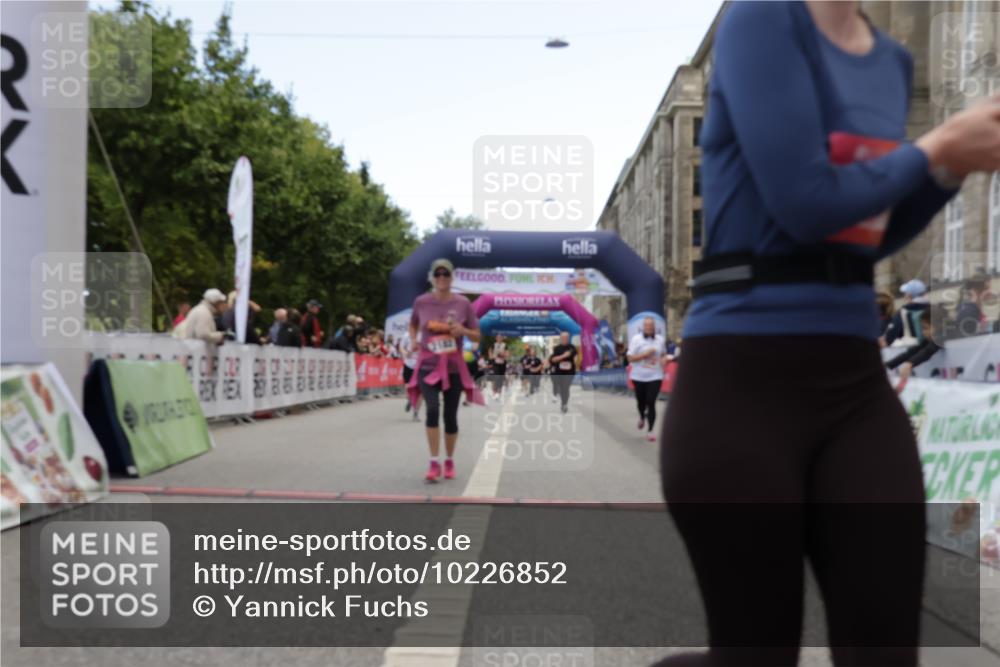 06.09.2026 - CURREX Alsterlauf Yannick Fuchs http://msf.ph/oto/10226852 06.09.2026 10:20:53 Ziel 2146, 2182, 4171, 4410, 4411, 4666, 5180, 5336, 5337 meine-sportfotos.de