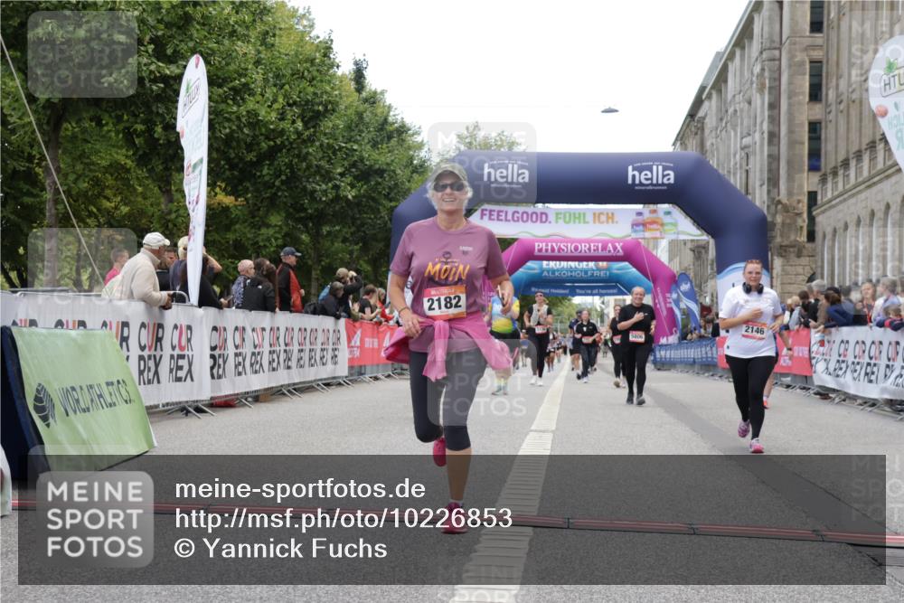 06.09.2026 - CURREX Alsterlauf Yannick Fuchs http://msf.ph/oto/10226853 06.09.2026 10:20:53 Ziel 2146, 2182, 4171, 4410, 4411, 4666, 5180, 5336, 5337 meine-sportfotos.de