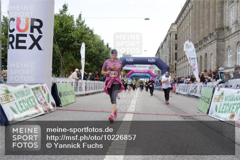 06.09.2026 - CURREX Alsterlauf Yannick Fuchs http://msf.ph/oto/10226857 06.09.2026 10:20:54 Ziel 2146, 2182, 2885, 4410, 4411, 4666, 5180 meine-sportfotos.de