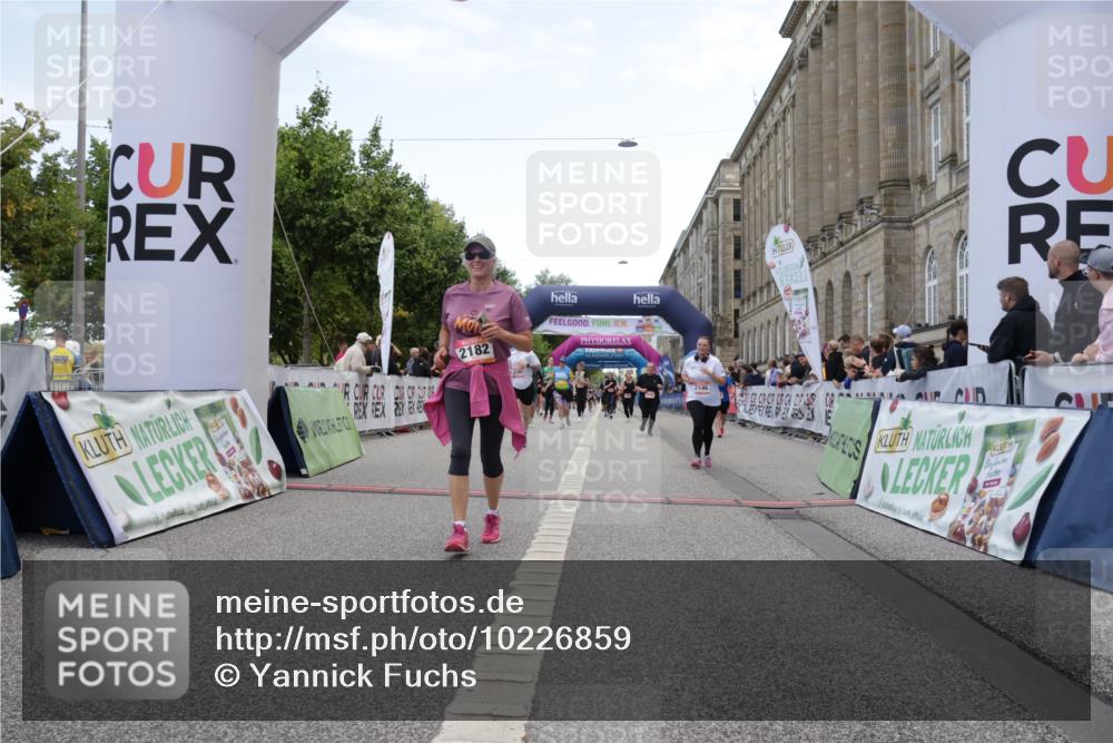 06.09.2026 - CURREX Alsterlauf Yannick Fuchs http://msf.ph/oto/10226859 06.09.2026 10:20:54 Ziel 2146, 2182, 2885, 4410, 4411, 4666, 5180 meine-sportfotos.de