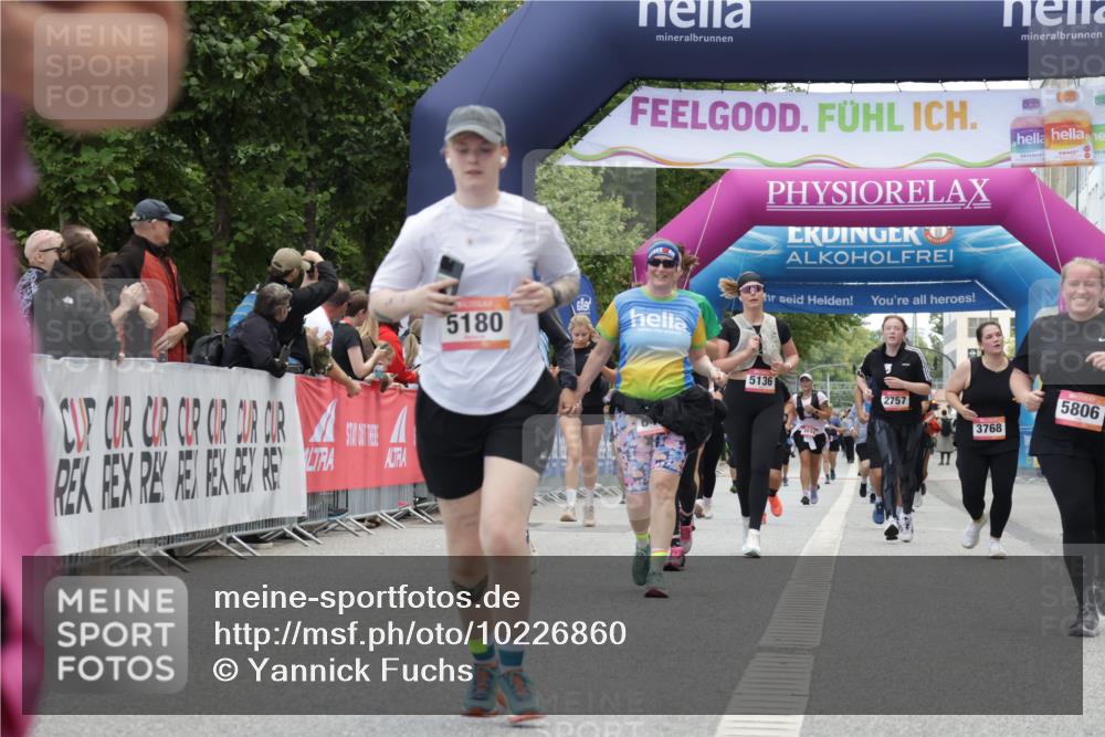 06.09.2026 - CURREX Alsterlauf Yannick Fuchs http://msf.ph/oto/10226860 06.09.2026 10:20:55 Ziel 2146, 2182, 2885, 4410, 4411, 4666, 5180, 5806 meine-sportfotos.de