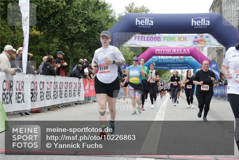 06.09.2026 - CURREX Alsterlauf Yannick Fuchs http://msf.ph/oto/10226863 06.09.2026 10:20:56 Ziel 2146, 2182, 2885, 4410, 4411, 4666, 5180, 5806, 6403, 6404 meine-sportfotos.de