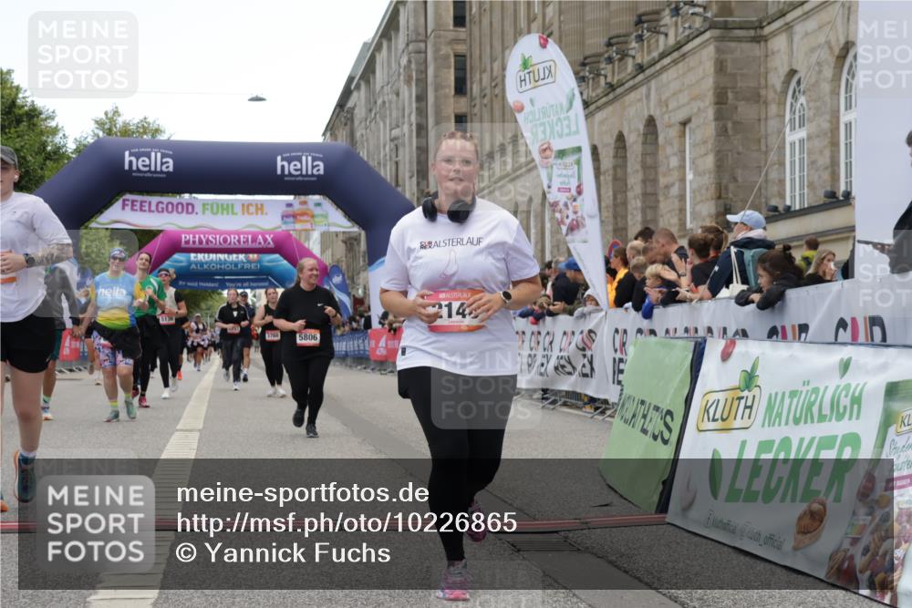 06.09.2026 - CURREX Alsterlauf Yannick Fuchs http://msf.ph/oto/10226865 06.09.2026 10:20:57 Ziel 2146, 2182, 2885, 4410, 4411, 4666, 5180, 5806, 6403, 6404 meine-sportfotos.de