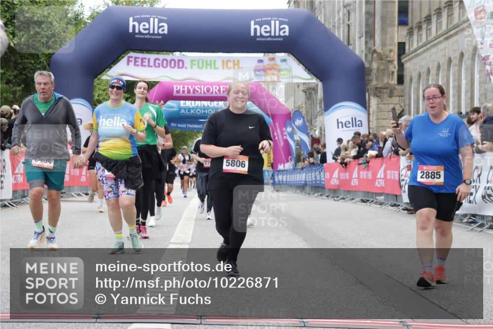 06.09.2026 - CURREX Alsterlauf Yannick Fuchs http://msf.ph/oto/10226871 06.09.2026 10:20:58 Ziel 2146, 2182, 2885, 4410, 4411, 4666, 5136, 5180, 5806, 6403, 6404 meine-sportfotos.de