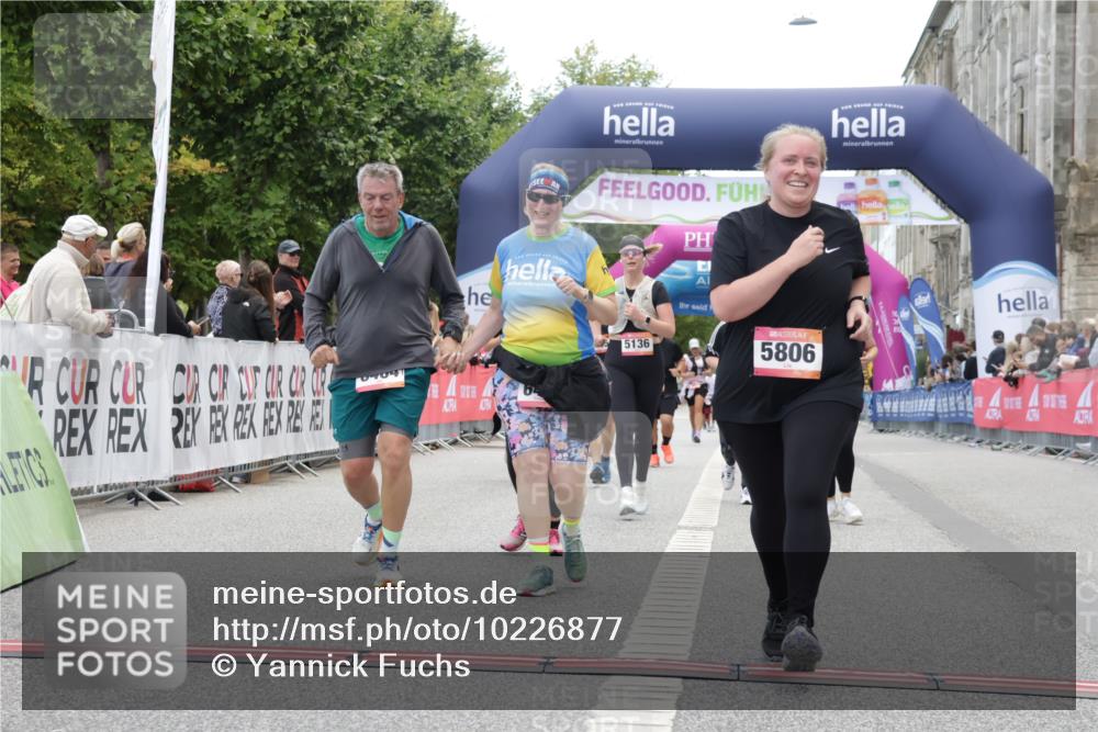 06.09.2026 - CURREX Alsterlauf Yannick Fuchs http://msf.ph/oto/10226877 06.09.2026 10:21:00 Ziel 2146, 2182, 2754, 2755, 2757, 2885, 5136, 5180, 5806, 6403, 6404 meine-sportfotos.de