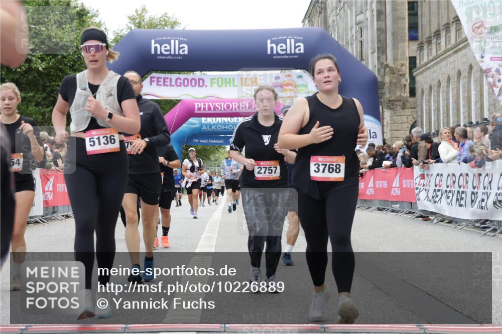 06.09.2026 - CURREX Alsterlauf Yannick Fuchs http://msf.ph/oto/10226889 06.09.2026 10:21:03 Ziel 2146, 2754, 2755, 2757, 2885, 3495, 4436, 4562, 5136, 5180, 5806, 6403, 6404 meine-sportfotos.de