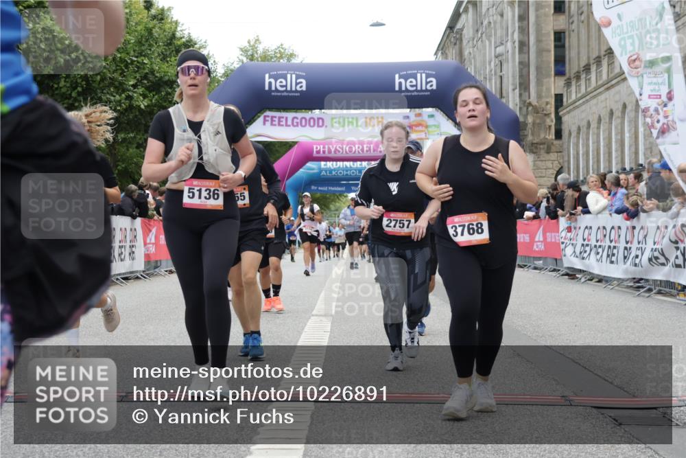 06.09.2026 - CURREX Alsterlauf Yannick Fuchs http://msf.ph/oto/10226891 06.09.2026 10:21:04 Ziel 2754, 2755, 2757, 2885, 3495, 4436, 4562, 5136, 5180, 5806, 6403, 6404 meine-sportfotos.de