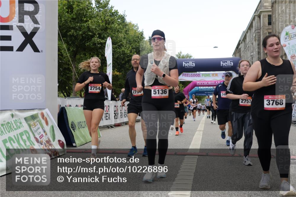06.09.2026 - CURREX Alsterlauf Yannick Fuchs http://msf.ph/oto/10226896 06.09.2026 10:21:05 Ziel 2754, 2755, 2757, 2885, 3406, 3495, 3579, 4436, 4562, 5136, 5562, 5806, 6403, 6404 meine-sportfotos.de