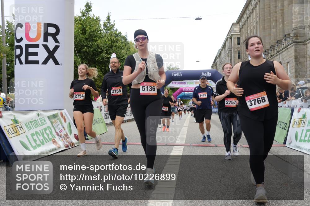 06.09.2026 - CURREX Alsterlauf Yannick Fuchs http://msf.ph/oto/10226899 06.09.2026 10:21:05 Ziel 2754, 2755, 2757, 2885, 3406, 3495, 3579, 4436, 4562, 5136, 5562, 5806, 6403, 6404 meine-sportfotos.de