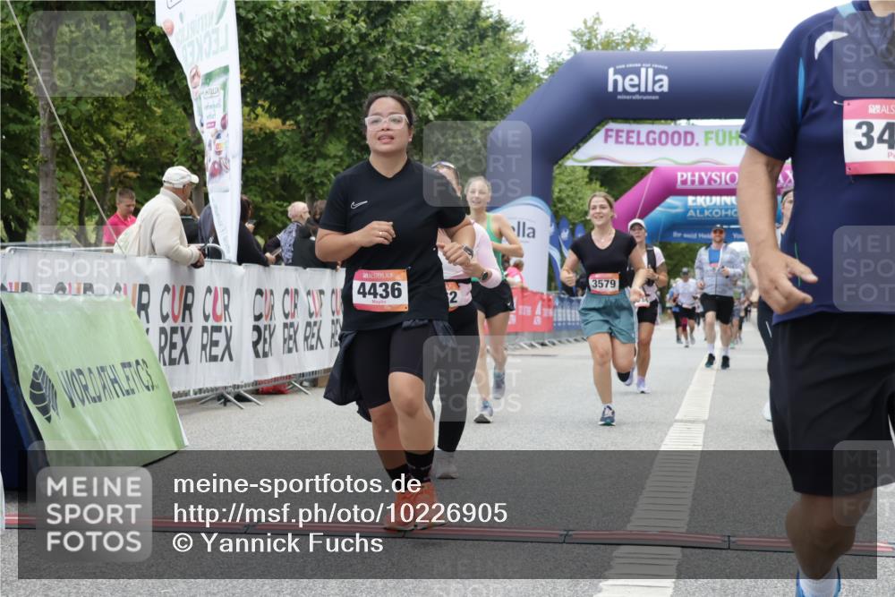 06.09.2026 - CURREX Alsterlauf Yannick Fuchs http://msf.ph/oto/10226905 06.09.2026 10:21:07 Ziel 2754, 2755, 2757, 3406, 3495, 3579, 4436, 4562, 4934, 5136, 5562, 5806, 6403, 6404 meine-sportfotos.de