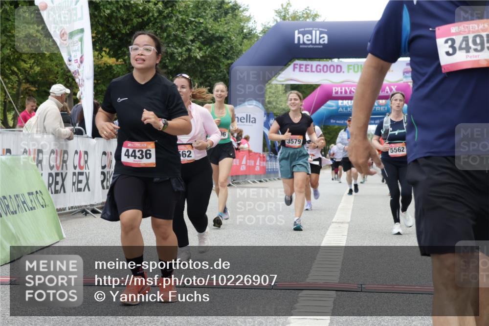 06.09.2026 - CURREX Alsterlauf Yannick Fuchs http://msf.ph/oto/10226907 06.09.2026 10:21:07 Ziel 2754, 2755, 2757, 3406, 3495, 3579, 4436, 4562, 4934, 5136, 5562, 5806, 6403, 6404 meine-sportfotos.de