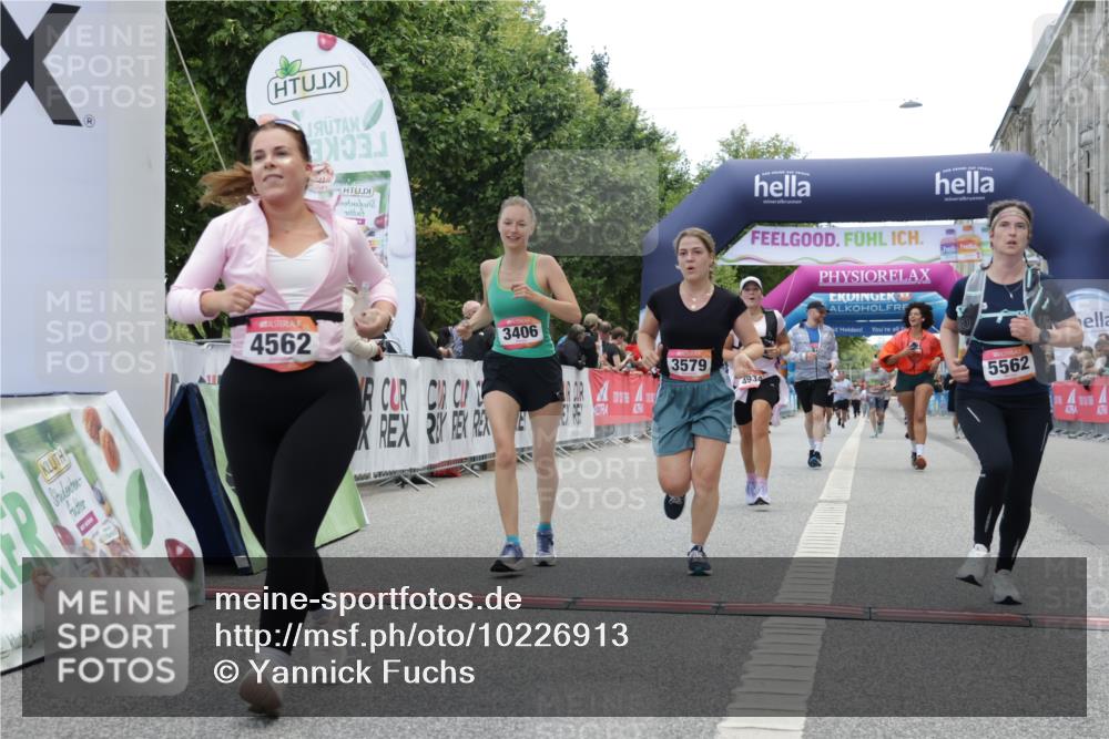 06.09.2026 - CURREX Alsterlauf Yannick Fuchs http://msf.ph/oto/10226913 06.09.2026 10:21:09 Ziel 2754, 2755, 2757, 3406, 3495, 3579, 4436, 4562, 4934, 5136, 5562, 8255 meine-sportfotos.de
