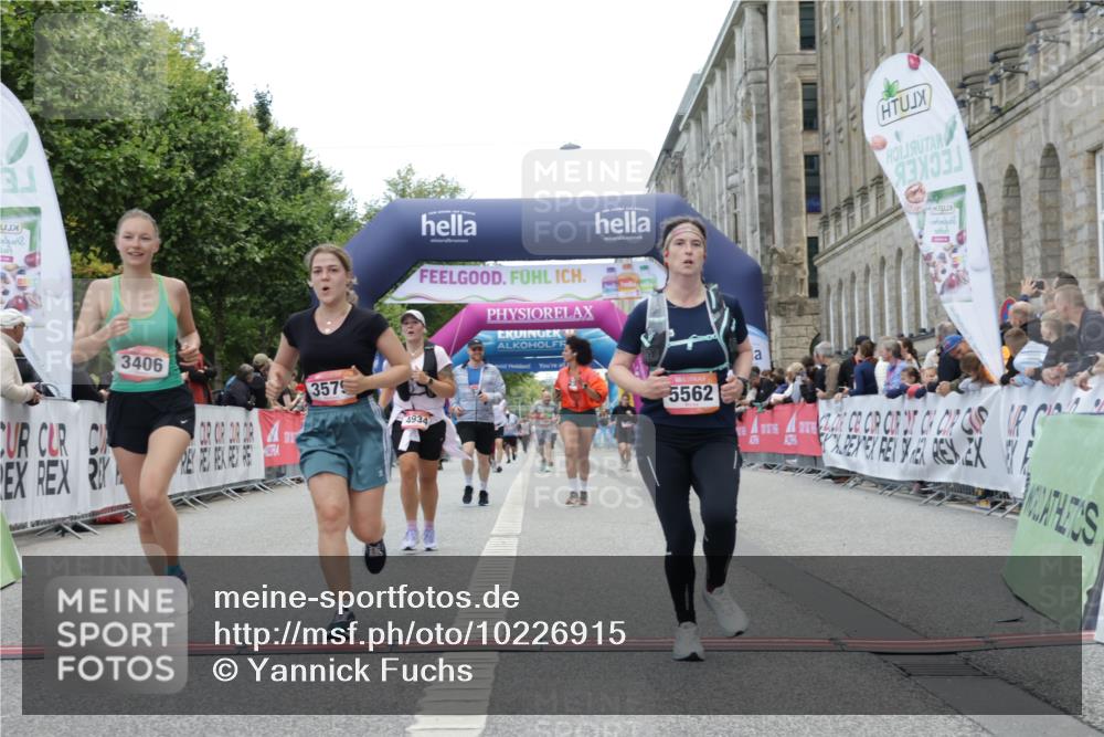 06.09.2026 - CURREX Alsterlauf Yannick Fuchs http://msf.ph/oto/10226915 06.09.2026 10:21:09 Ziel 2754, 2755, 2757, 3406, 3495, 3579, 4436, 4562, 4934, 5136, 5562, 8255 meine-sportfotos.de