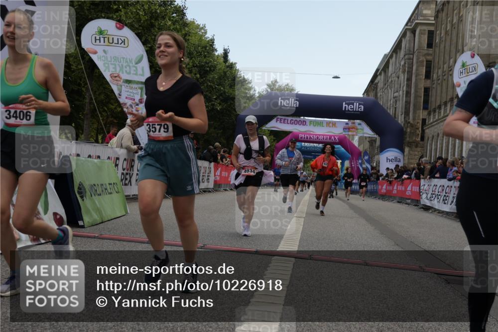 06.09.2026 - CURREX Alsterlauf Yannick Fuchs http://msf.ph/oto/10226918 06.09.2026 10:21:11 Ziel 2754, 2755, 2757, 3406, 3495, 3579, 4436, 4562, 4934, 5562, 5824, 8255 meine-sportfotos.de