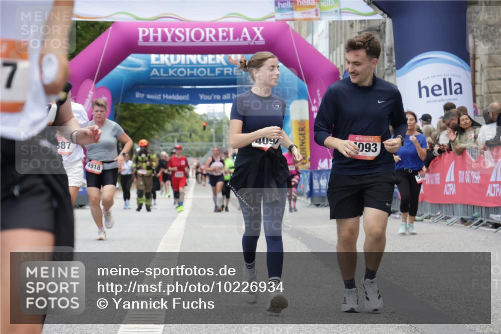 06.09.2026 - CURREX Alsterlauf Yannick Fuchs http://msf.ph/oto/10226934 06.09.2026 10:23:08 Ziel 2987, 4093, 4094, 6225, 6387 meine-sportfotos.de