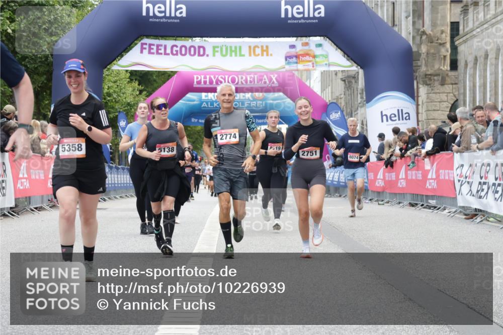 06.09.2026 - CURREX Alsterlauf Yannick Fuchs http://msf.ph/oto/10226939 06.09.2026 10:22:41 Ziel 2751, 2774, 4903, 5358, 5563, 8119 meine-sportfotos.de