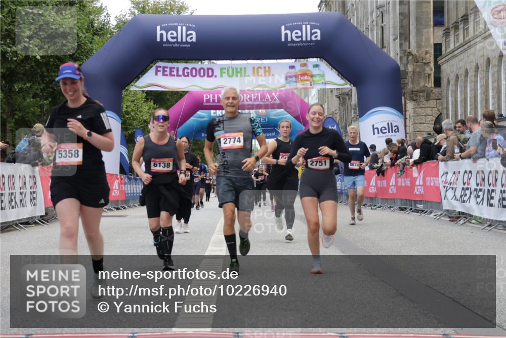 06.09.2026 - CURREX Alsterlauf Yannick Fuchs http://msf.ph/oto/10226940 06.09.2026 10:22:42 Ziel 2751, 2774, 4903, 5289, 5358, 5563, 8119 meine-sportfotos.de