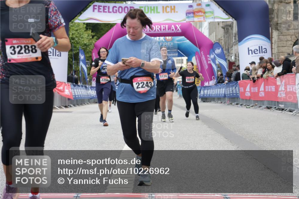 06.09.2026 - CURREX Alsterlauf Yannick Fuchs http://msf.ph/oto/10226962 06.09.2026 10:22:51 Ziel 2243, 2751, 2774, 3288, 3372, 5289, 6489, 8074, 8119 meine-sportfotos.de