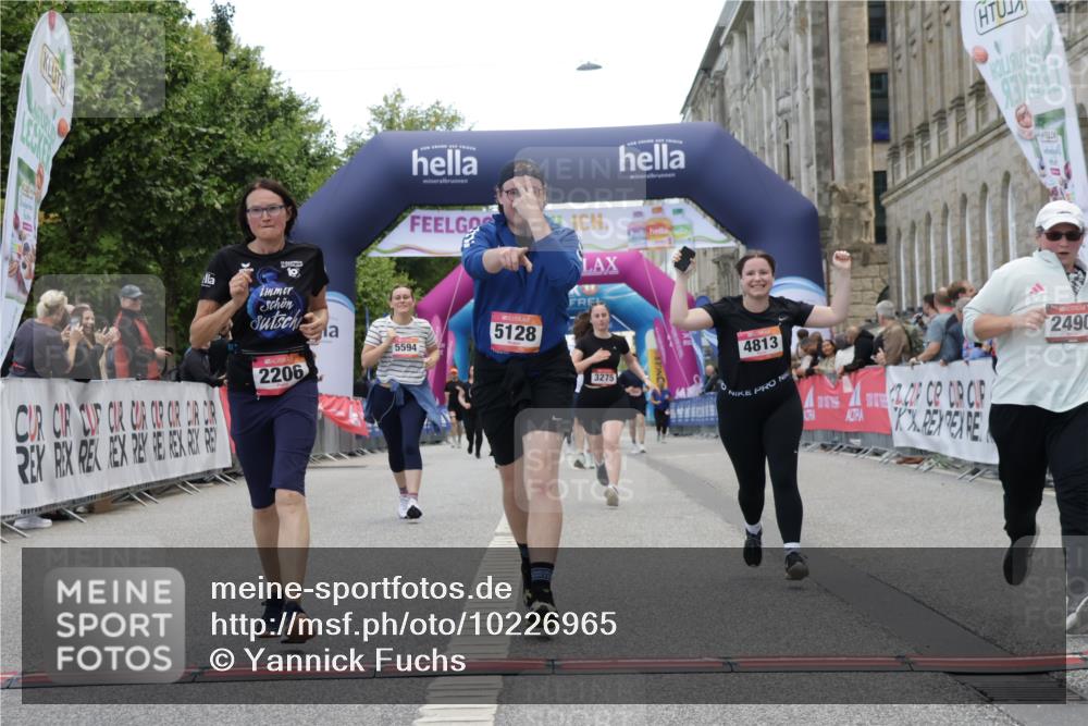 06.09.2026 - CURREX Alsterlauf Yannick Fuchs http://msf.ph/oto/10226965 06.09.2026 10:22:57 Ziel 2206, 2243, 2490, 3275, 3288, 4813, 5128 meine-sportfotos.de