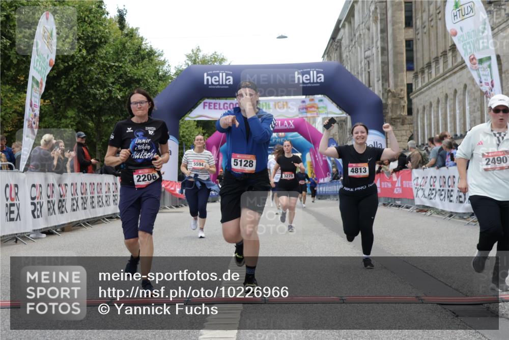 06.09.2026 - CURREX Alsterlauf Yannick Fuchs http://msf.ph/oto/10226966 06.09.2026 10:22:57 Ziel 2206, 2243, 2490, 3275, 3288, 4813, 5128 meine-sportfotos.de