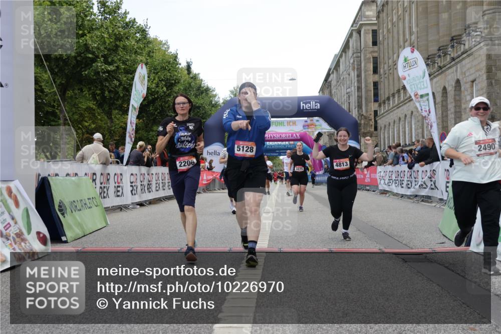 06.09.2026 - CURREX Alsterlauf Yannick Fuchs http://msf.ph/oto/10226970 06.09.2026 10:22:57 Ziel 2206, 2243, 2490, 3275, 3288, 4813, 5128 meine-sportfotos.de