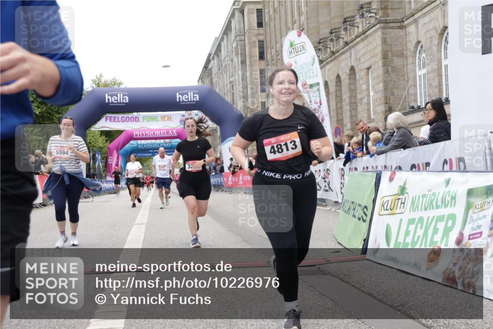 06.09.2026 - CURREX Alsterlauf Yannick Fuchs http://msf.ph/oto/10226976 06.09.2026 10:22:59 Ziel 2206, 2243, 2490, 3275, 4813, 5128 meine-sportfotos.de