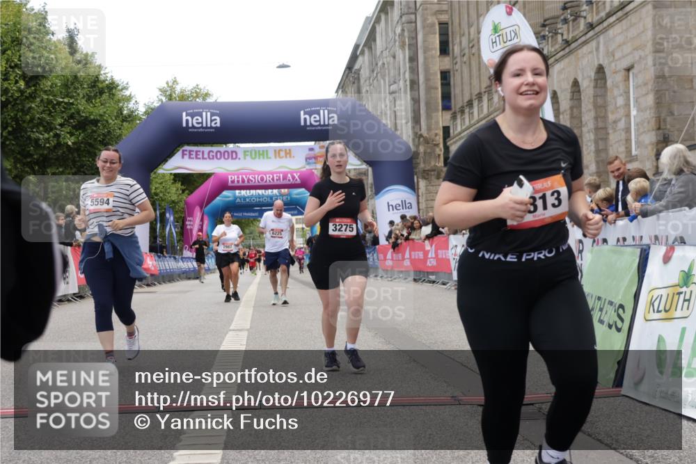 06.09.2026 - CURREX Alsterlauf Yannick Fuchs http://msf.ph/oto/10226977 06.09.2026 10:22:59 Ziel 2206, 2243, 2490, 3275, 4813, 5128 meine-sportfotos.de