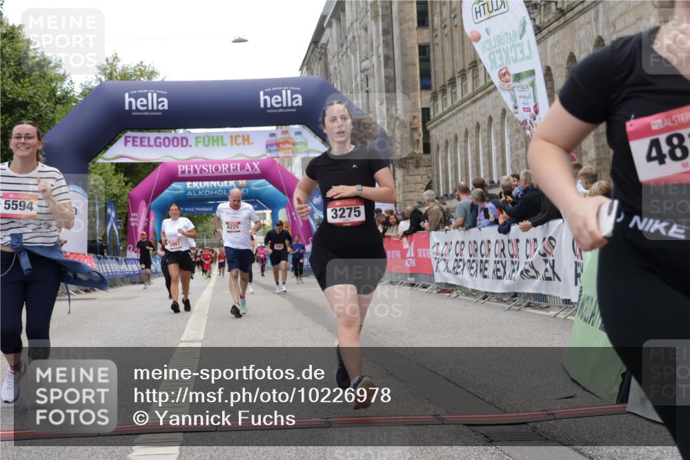 06.09.2026 - CURREX Alsterlauf Yannick Fuchs http://msf.ph/oto/10226978 06.09.2026 10:23:00 Ziel 2206, 2490, 3275, 4813, 5128, 6225 meine-sportfotos.de