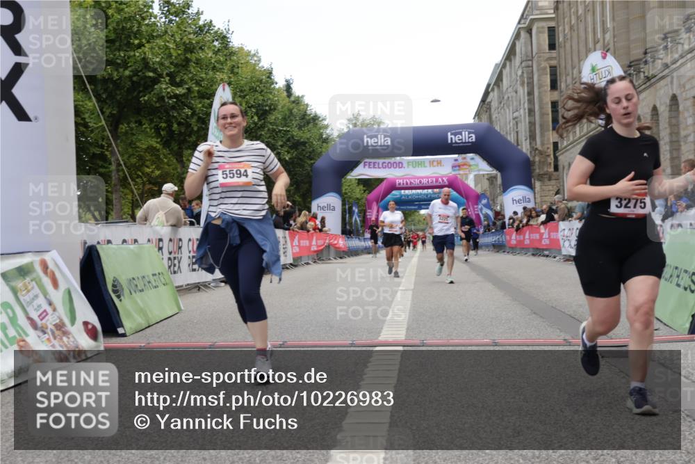 06.09.2026 - CURREX Alsterlauf Yannick Fuchs http://msf.ph/oto/10226983 06.09.2026 10:23:01 Ziel 2206, 2490, 3275, 4813, 5128, 6225 meine-sportfotos.de