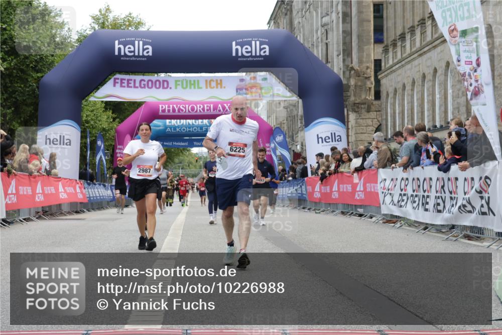 06.09.2026 - CURREX Alsterlauf Yannick Fuchs http://msf.ph/oto/10226988 06.09.2026 10:23:02 Ziel 2206, 2490, 2987, 3275, 4813, 5128, 6225 meine-sportfotos.de