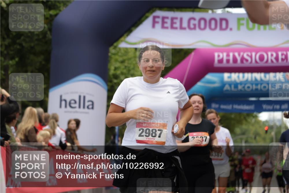 06.09.2026 - CURREX Alsterlauf Yannick Fuchs http://msf.ph/oto/10226992 06.09.2026 10:23:04 Ziel 2206, 2490, 2987, 3275, 4813, 5128, 6225 meine-sportfotos.de
