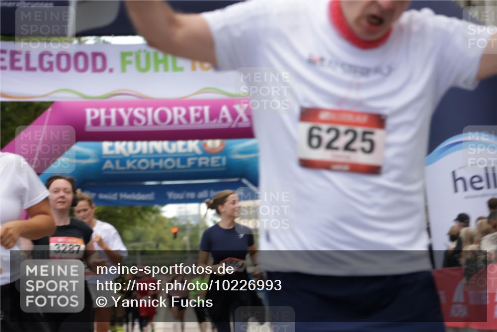 06.09.2026 - CURREX Alsterlauf Yannick Fuchs http://msf.ph/oto/10226993 06.09.2026 10:23:05 Ziel 2987, 3275, 4813, 6225 meine-sportfotos.de
