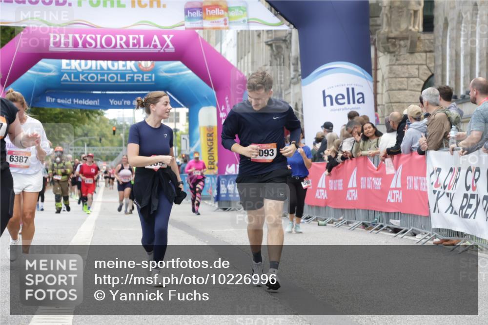 06.09.2026 - CURREX Alsterlauf Yannick Fuchs http://msf.ph/oto/10226996 06.09.2026 10:23:07 Ziel 2987, 3275, 4093, 4094, 6225 meine-sportfotos.de