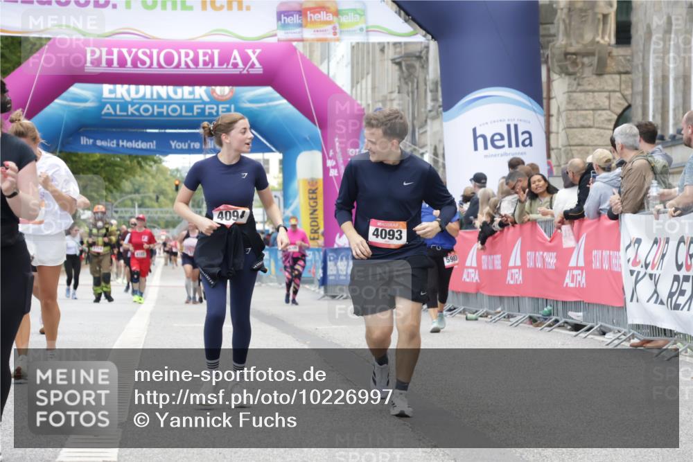 06.09.2026 - CURREX Alsterlauf Yannick Fuchs http://msf.ph/oto/10226997 06.09.2026 10:23:07 Ziel 2987, 3275, 4093, 4094, 6225 meine-sportfotos.de