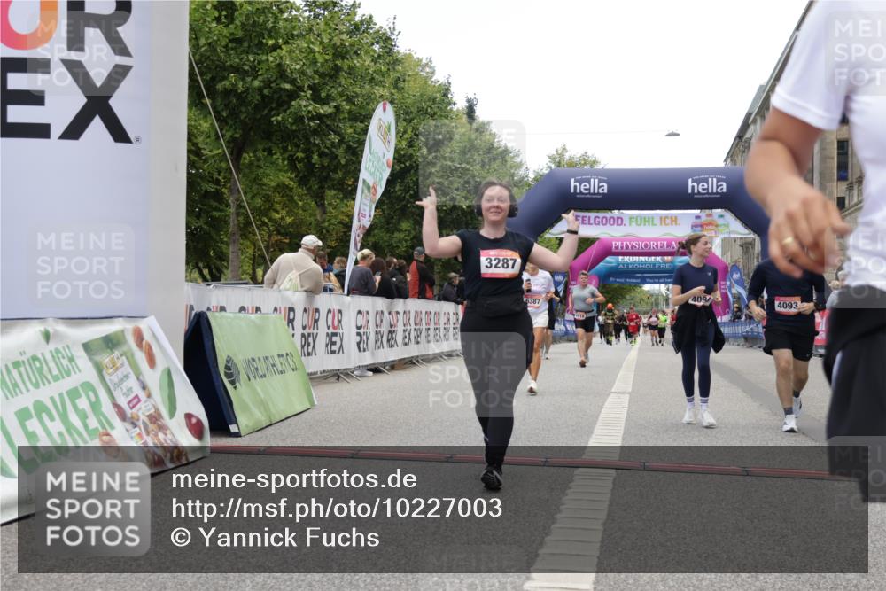06.09.2026 - CURREX Alsterlauf Yannick Fuchs http://msf.ph/oto/10227003 06.09.2026 10:23:09 Ziel 2987, 4093, 4094, 6225, 6387 meine-sportfotos.de