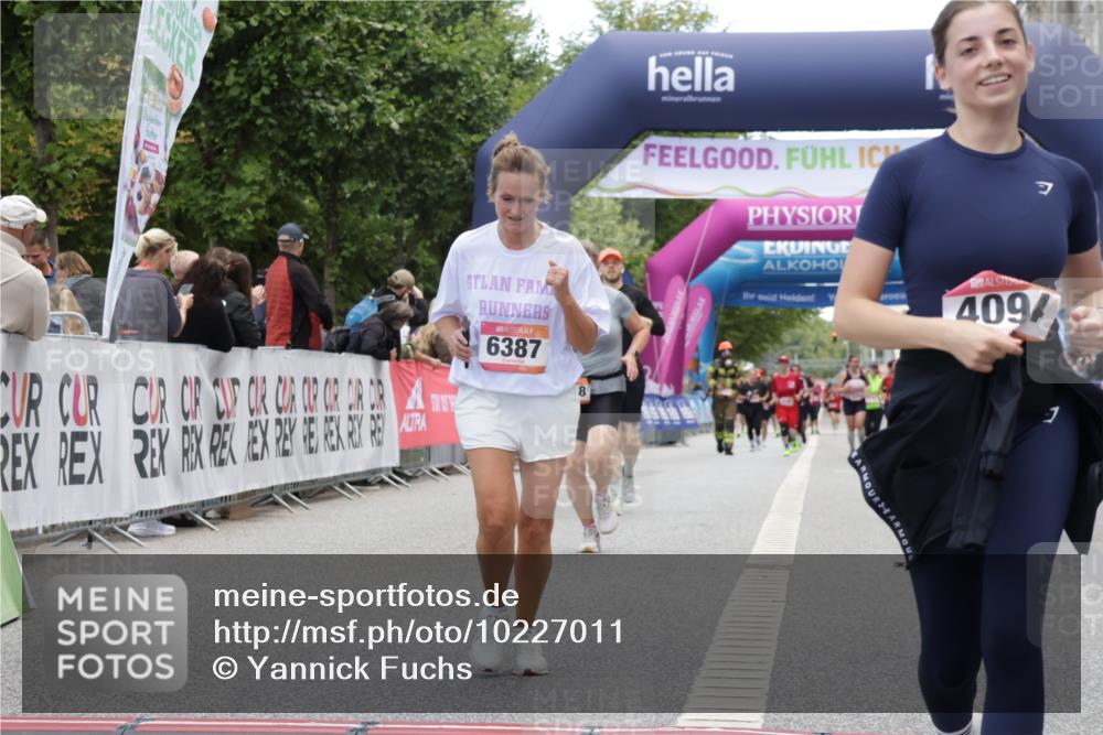 06.09.2026 - CURREX Alsterlauf Yannick Fuchs http://msf.ph/oto/10227011 06.09.2026 10:23:12 Ziel 2987, 4093, 4094, 4918, 6225, 6387 meine-sportfotos.de