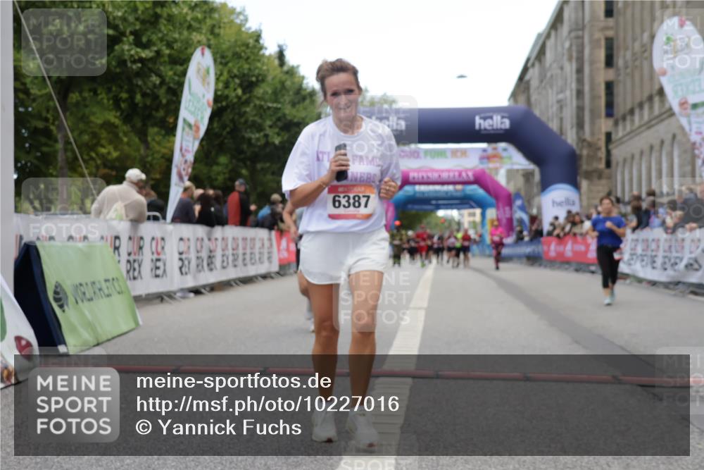 06.09.2026 - CURREX Alsterlauf Yannick Fuchs http://msf.ph/oto/10227016 06.09.2026 10:23:13 Ziel 2945, 2987, 4093, 4094, 4918, 5980, 6387 meine-sportfotos.de