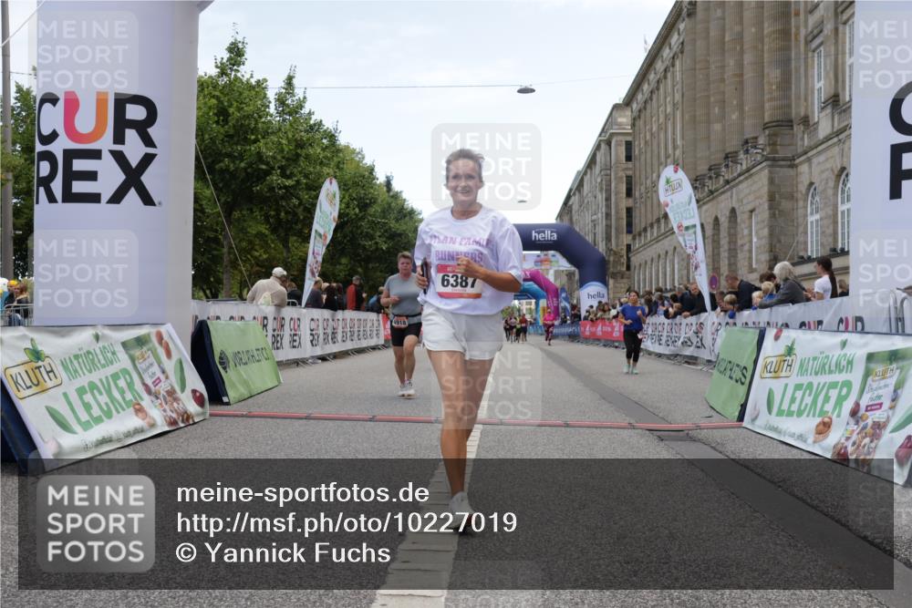 06.09.2026 - CURREX Alsterlauf Yannick Fuchs http://msf.ph/oto/10227019 06.09.2026 10:23:14 Ziel 2945, 2987, 4093, 4094, 4918, 5980, 6387 meine-sportfotos.de