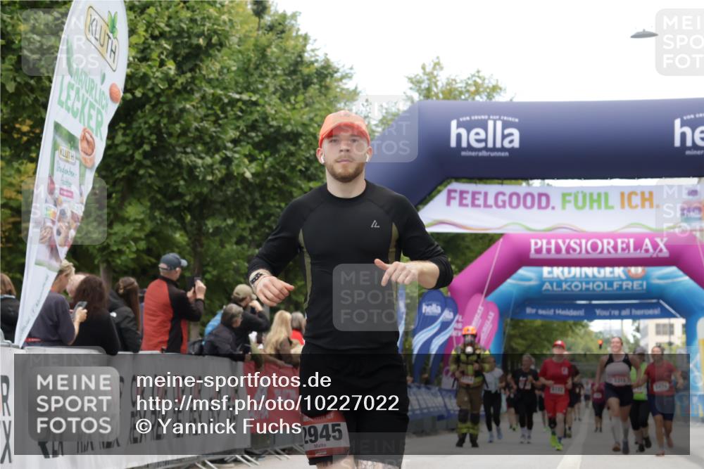 06.09.2026 - CURREX Alsterlauf Yannick Fuchs http://msf.ph/oto/10227022 06.09.2026 10:23:17 Ziel 2945, 4093, 4094, 4918, 5980, 6387 meine-sportfotos.de