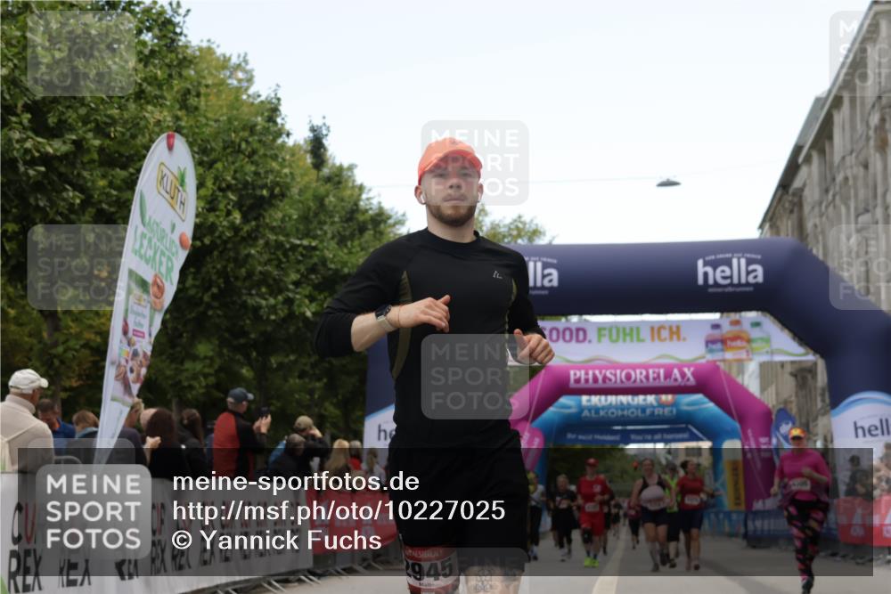 06.09.2026 - CURREX Alsterlauf Yannick Fuchs http://msf.ph/oto/10227025 06.09.2026 10:23:18 Ziel 2945, 3305, 4093, 4094, 4918, 5980, 6387 meine-sportfotos.de