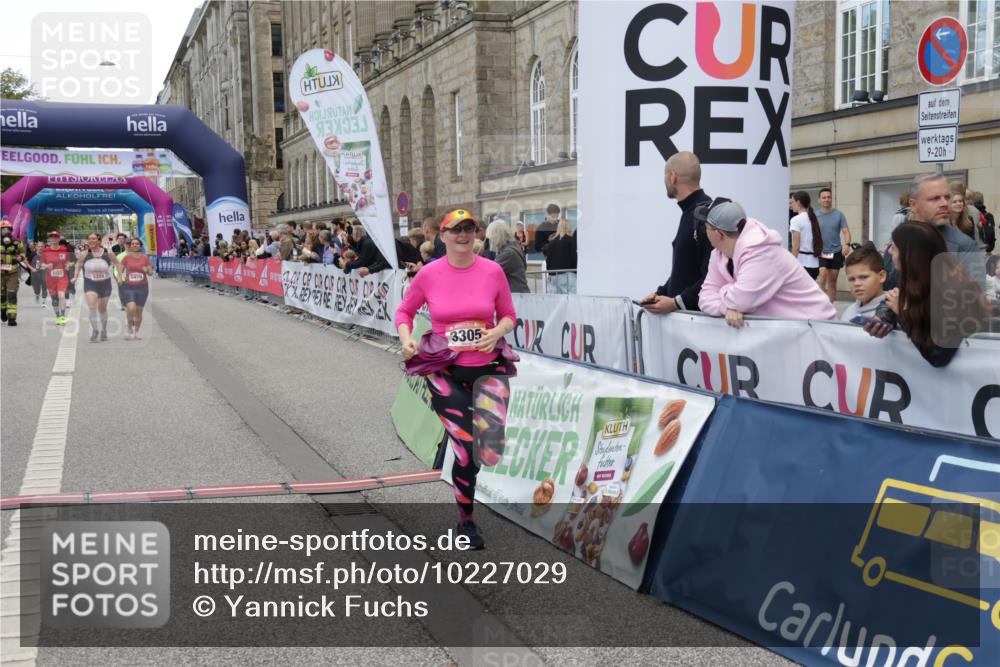 06.09.2026 - CURREX Alsterlauf Yannick Fuchs http://msf.ph/oto/10227029 06.09.2026 10:23:23 Ziel 2945, 3305, 5980 meine-sportfotos.de