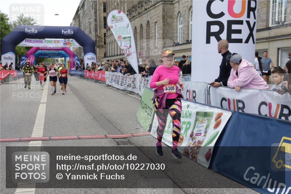 06.09.2026 - CURREX Alsterlauf Yannick Fuchs http://msf.ph/oto/10227030 06.09.2026 10:23:23 Ziel 2945, 3305, 5980 meine-sportfotos.de