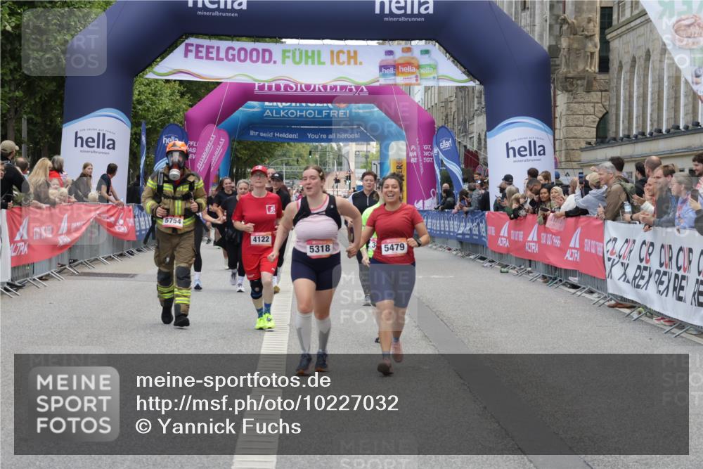 06.09.2026 - CURREX Alsterlauf Yannick Fuchs http://msf.ph/oto/10227032 06.09.2026 10:23:25 Ziel 2945, 3305, 5479, 5980 meine-sportfotos.de