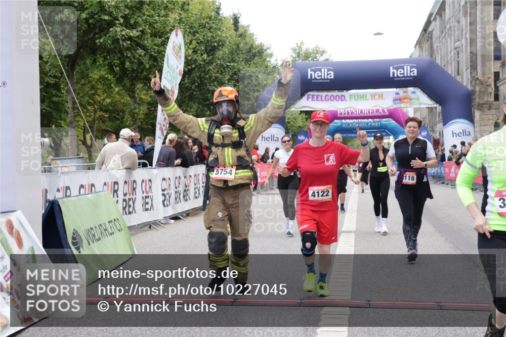 06.09.2026 - CURREX Alsterlauf Yannick Fuchs http://msf.ph/oto/10227045 06.09.2026 10:23:31 Ziel 2591, 2592, 2593, 2939, 3118, 4122, 4303, 5479, 5754 meine-sportfotos.de