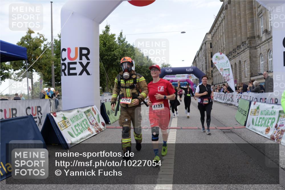 06.09.2026 - CURREX Alsterlauf Yannick Fuchs http://msf.ph/oto/10227054 06.09.2026 10:23:32 Ziel 2591, 2592, 2593, 2939, 3118, 4122, 4303, 5479, 5754 meine-sportfotos.de