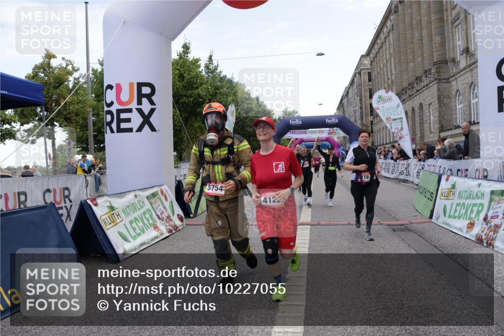 06.09.2026 - CURREX Alsterlauf Yannick Fuchs http://msf.ph/oto/10227055 06.09.2026 10:23:32 Ziel 2591, 2592, 2593, 2939, 3118, 4122, 4303, 5479, 5754 meine-sportfotos.de
