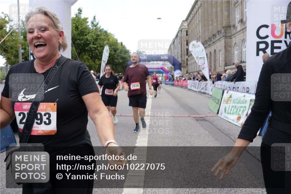 06.09.2026 - CURREX Alsterlauf Yannick Fuchs http://msf.ph/oto/10227075 06.09.2026 10:23:36 Ziel 2591, 2592, 2593, 2939, 3118, 3424, 4122, 4303, 4659, 5479, 5754, 8144 meine-sportfotos.de