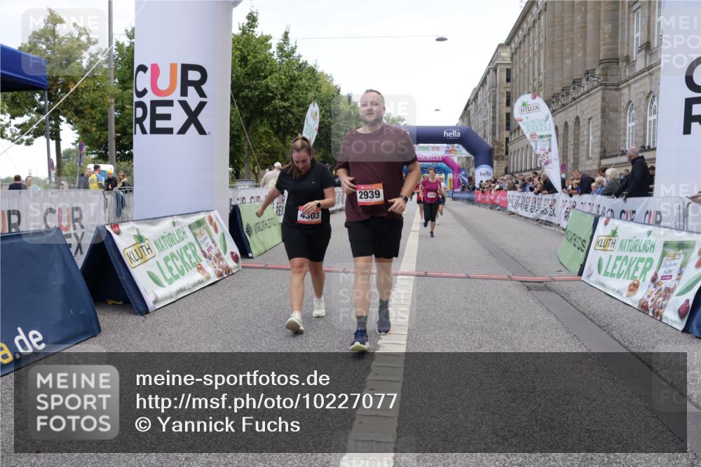 06.09.2026 - CURREX Alsterlauf Yannick Fuchs http://msf.ph/oto/10227077 06.09.2026 10:23:37 Ziel 2591, 2592, 2593, 2939, 3118, 3424, 4122, 4303, 4659, 5754, 8144 meine-sportfotos.de