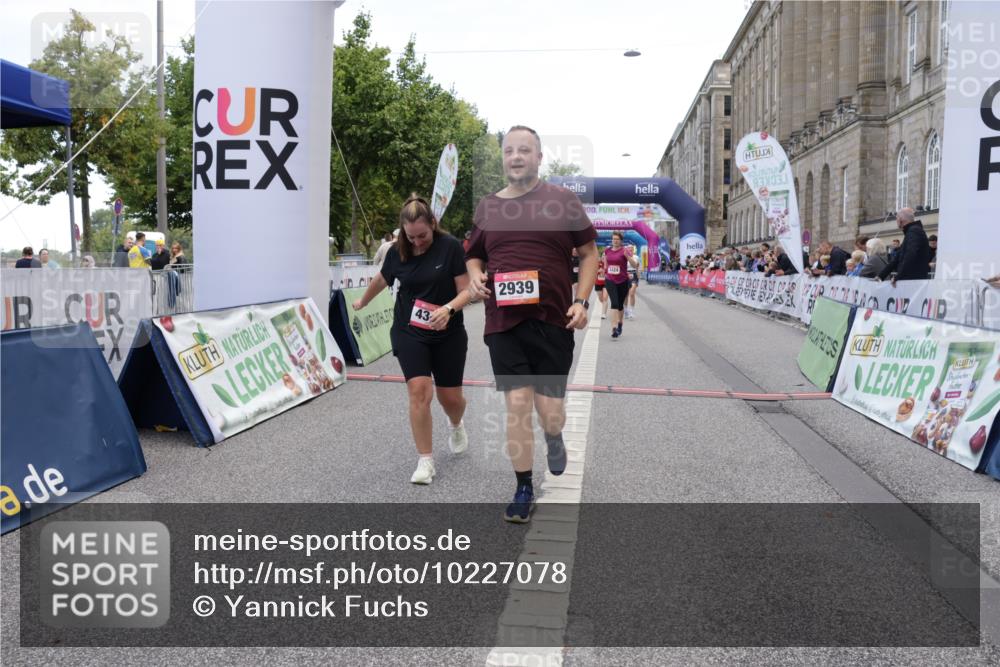 06.09.2026 - CURREX Alsterlauf Yannick Fuchs http://msf.ph/oto/10227078 06.09.2026 10:23:37 Ziel 2591, 2592, 2593, 2939, 3118, 3424, 4122, 4303, 4659, 5754, 8144 meine-sportfotos.de