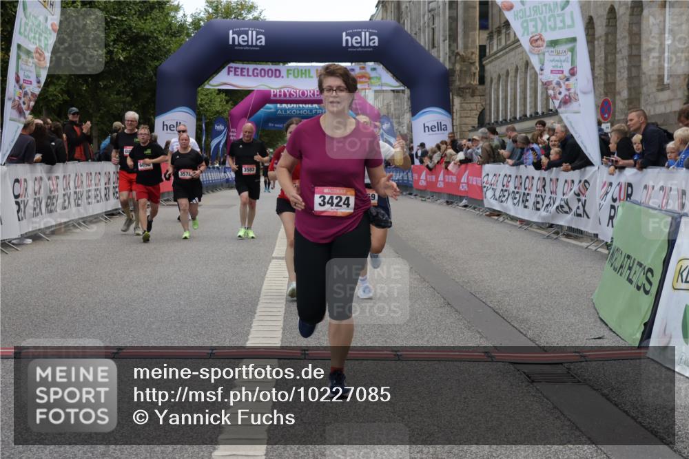 06.09.2026 - CURREX Alsterlauf Yannick Fuchs http://msf.ph/oto/10227085 06.09.2026 10:23:39 Ziel 2591, 2592, 2593, 2939, 3118, 3424, 3578, 3582, 4303, 4659, 6090, 8144 meine-sportfotos.de
